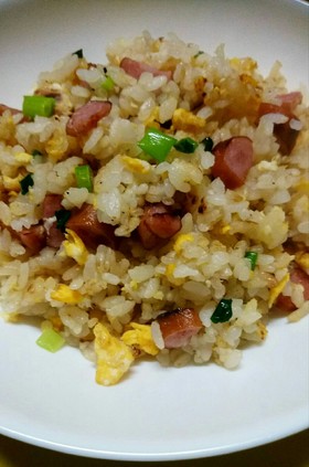 冷ご飯で☆卵 小ネギ ウインナーの炒飯♡